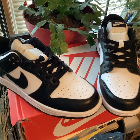 XXXXX……..SOLD……..NIKE Dunk Low Retro Size 10 US. - Picture 2 of 5